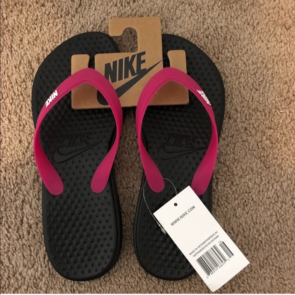 New nike thong sandals size 8